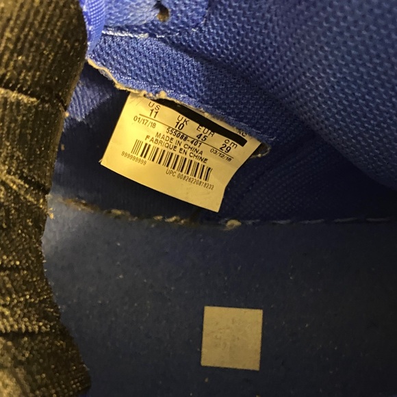 Nike Air Jordan 1 High OG Retro in Royal - Picture 5 of 8